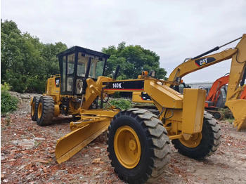Makinë niveluese CATERPILLAR 140K