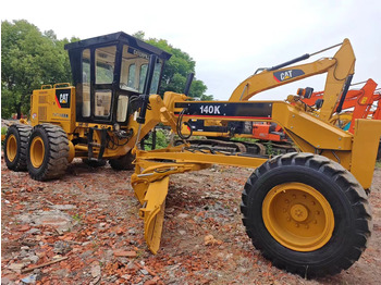Makinë niveluese CATERPILLAR 140K