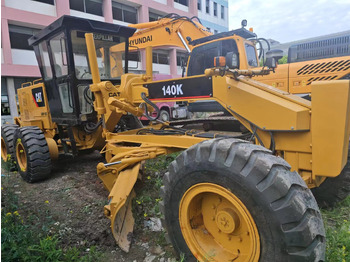 Makinë niveluese CATERPILLAR 140K