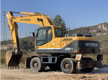 Ekskavator me goma HYUNDAI