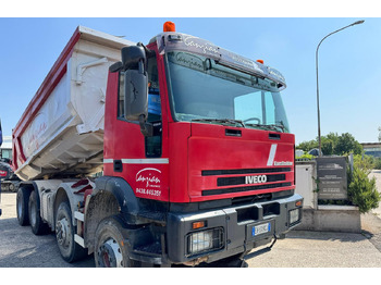 Kamion vetëshkarkues IVECO Trakker
