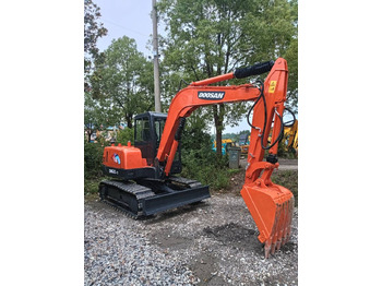 Ekskavator me zinxhirë DOOSAN DH60