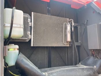 Ekskavator me zinxhirë Hitachi ZX 210: foto 3