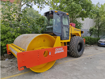 Ngjeshës DYNAPAC CA30D USED ROAD ROLLER: foto 2 Ngjeshës DYNAPAC CA30D USED ROAD ROLLER: foto 2