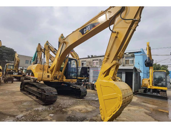 Ekskavator me zinxhirë CATERPILLAR 320CL