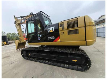 Ekskavator me zinxhirë CATERPILLAR 320D2