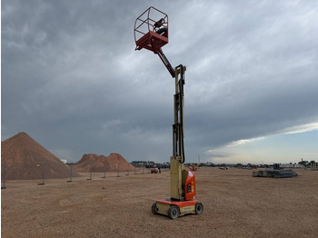 Ngritës me direk vertikal JLG