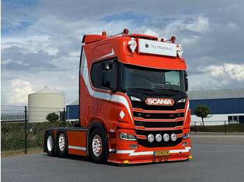 Gjysmë-kamion SCANIA R 500