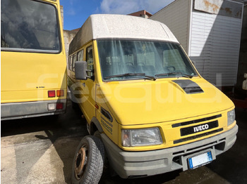 Autobus shkollor IVECO Daily