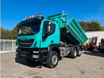 Kamion vetëshkarkues IVECO Stralis