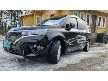 Veturë NISSAN