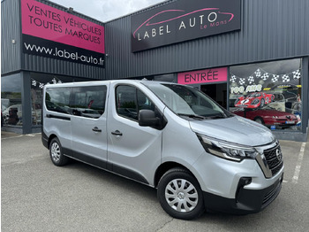 Furgon pasagjerësh NISSAN