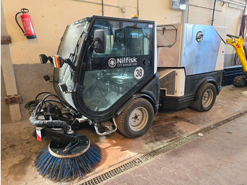 Makinë fshirëse për rrugët NILFISK