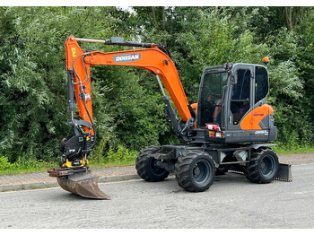 Ekskavator me goma DOOSAN DX57W