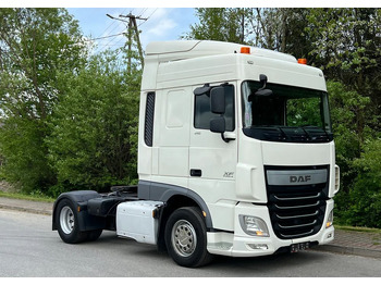 Gjysmë-kamion DAF XF 106