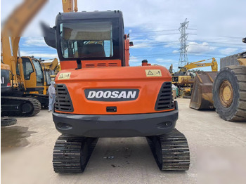Ekskavator me zinxhirë DOOSAN DX60-9C: foto 4