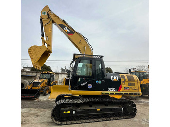 Ekskavator me zinxhirë CATERPILLAR 320D2
