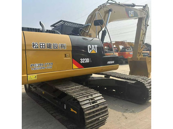 Ekskavator me zinxhirë CATERPILLAR 320D