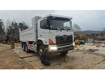 Kamion vetëshkarkues HINO