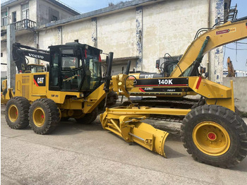 Makinë niveluese CATERPILLAR 140K