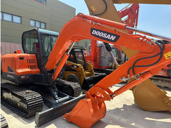Ekskavator me zinxhirë DOOSAN DX55-9C