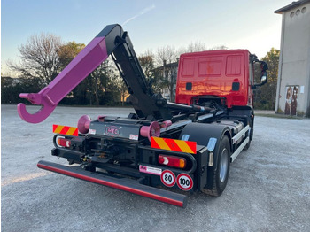 Kamion vetëngarkues IVECO EUROCARGO 160E32 CON SCARRABILE NUOVO: foto 5 Kamion vetëngarkues IVECO EUROCARGO 160E32 CON SCARRABILE NUOVO: foto 5