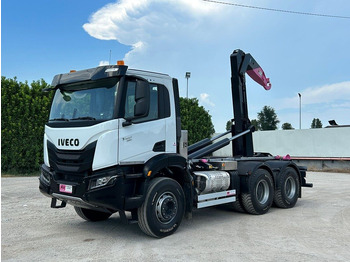 Kamion vetëngarkues IVECO Trakker