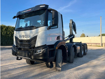 Kamion vetëngarkues IVECO Trakker