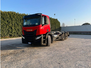 Kamion vetëngarkues IVECO X-WAY