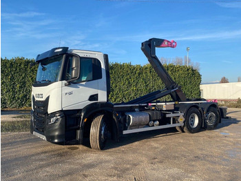 Kamion vetëngarkues IVECO X-WAY