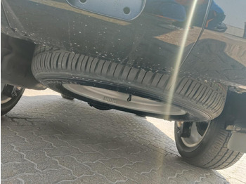 Veturë i ri Toyota Land Cruiser VXR: foto 4