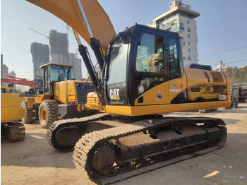 Ekskavator me zinxhirë CATERPILLAR 330D