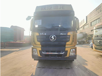 Gjysmë-kamion SINOTRUK