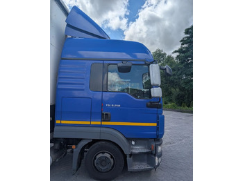 Kamion me tendë MAN TGL 8.250: foto 3