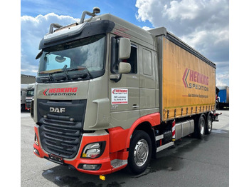 Kamion me tendë DAF XF 460