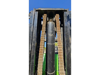 Ngarkues me pirun për terren të ashpër CATERPILLAR V330B: foto 3