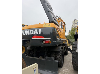 Ekskavator me goma HYUNDAI R210