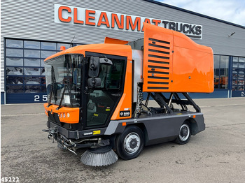 Makinë fshirëse për rrugët RAVO