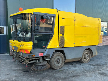 Makinë fshirëse për rrugët RAVO
