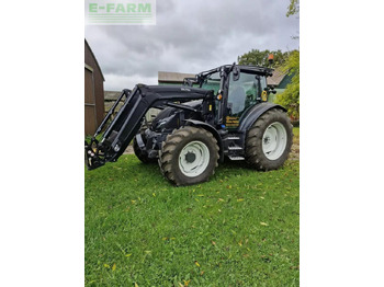 Traktor VALTRA