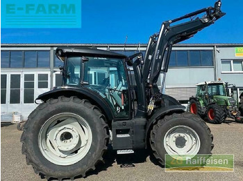 Traktor VALTRA