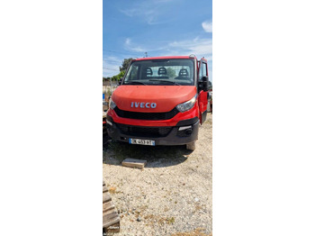 Kamioncine vetëshkarkuese IVECO Daily