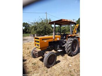 Traktor RENAULT