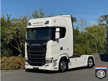 Gjysmë-kamion SCANIA S