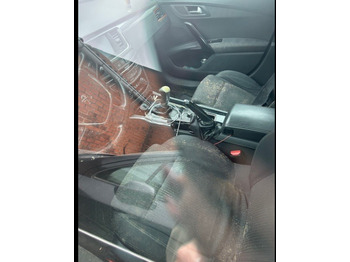Veturë PEUGEOT
