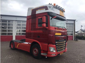 Gjysmë-kamion DAF XF 460