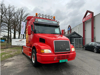 Gjysmë-kamion VOLVO NL