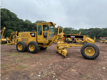 Makinë niveluese CATERPILLAR 140H