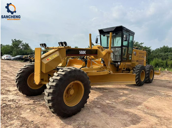 Makinë niveluese CATERPILLAR 140K