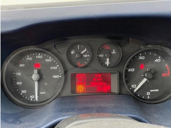 Kamion vetëshkarkues IVECO Daily 35c18